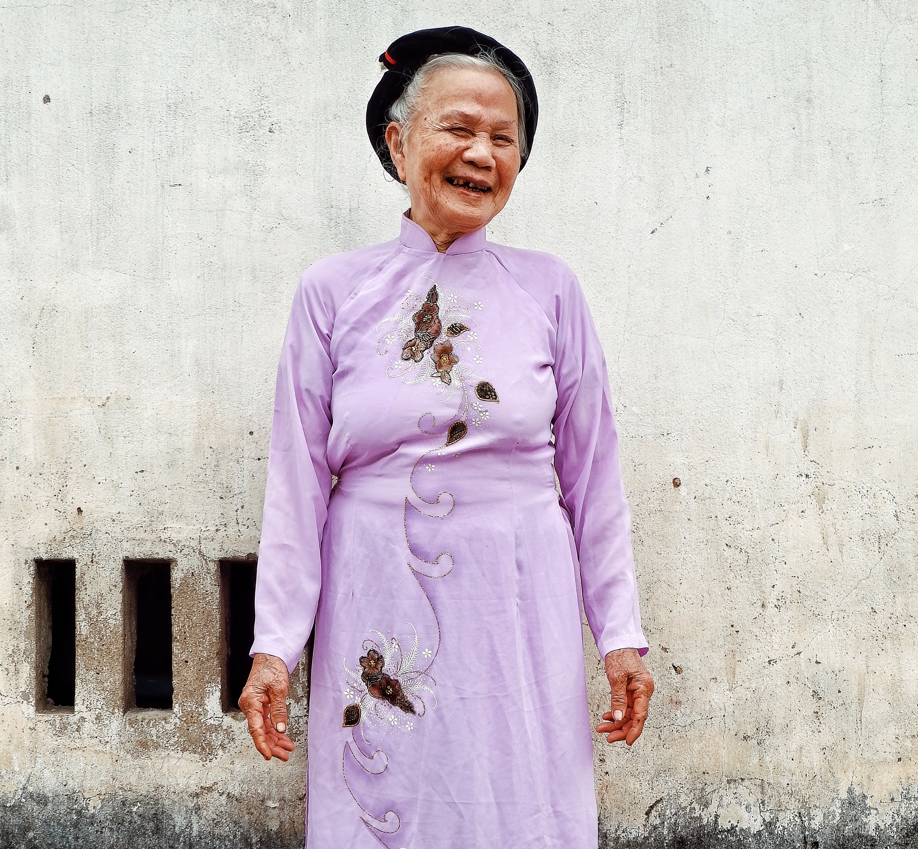 Áo dài truyền thống cho bà sui